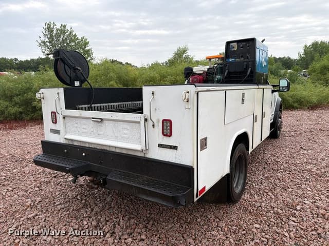 Image of Ford F-550 equipment image 4