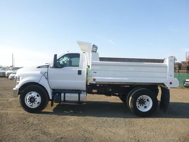 Image of Ford F-650 equipment image 4