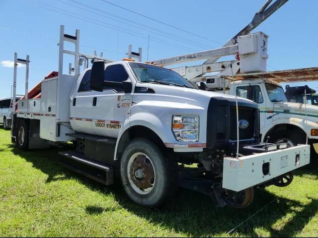 Image of Ford F-750 equipment image 1