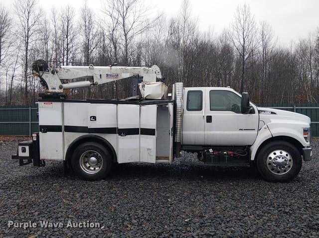 Image of Ford F-750 equipment image 3
