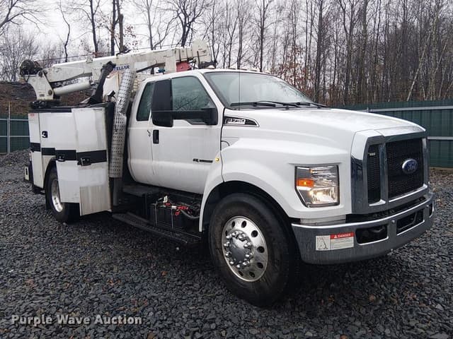 Image of Ford F-750 equipment image 2