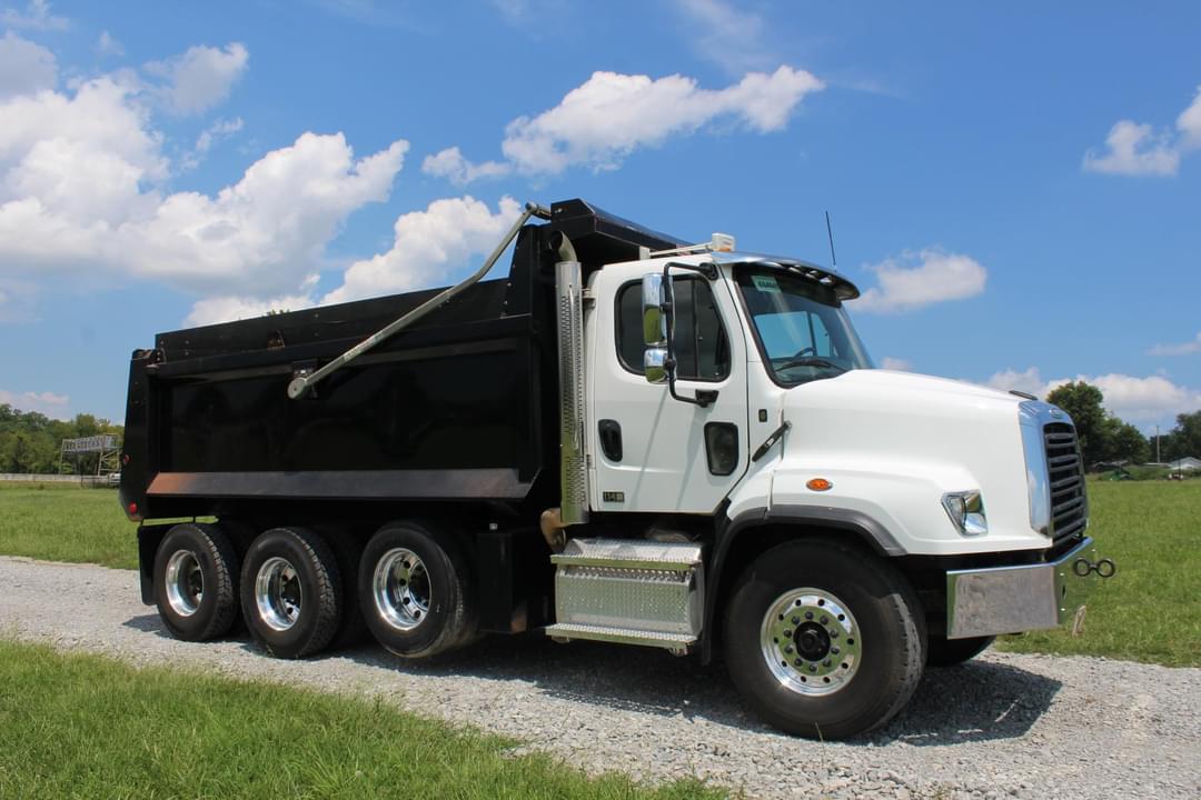 Image of Freightliner 114SD Primary image