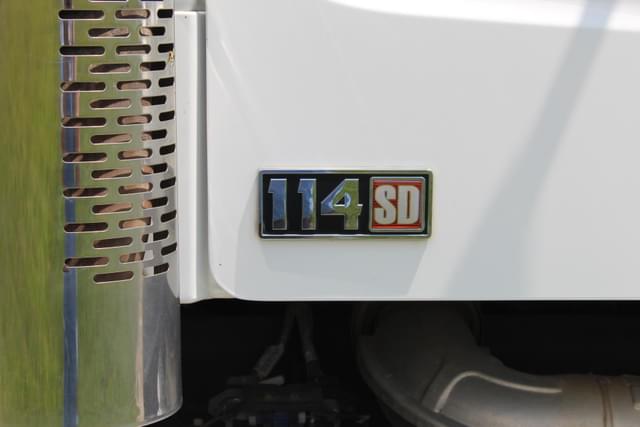 Image of Freightliner 114SD equipment image 4