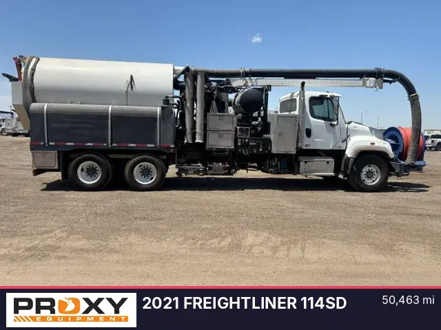 Image of Freightliner 114SD equipment image 1