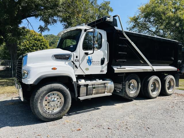 Image of Freightliner 114SD equipment image 2