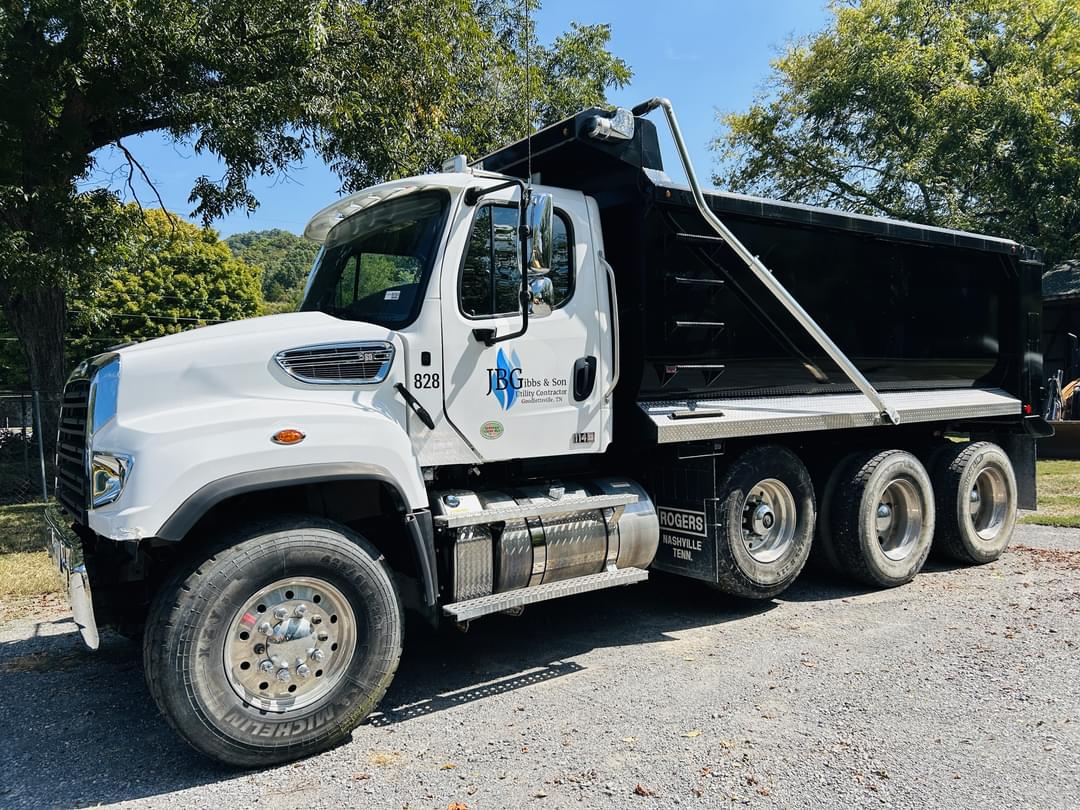 Image of Freightliner 114SD Primary image