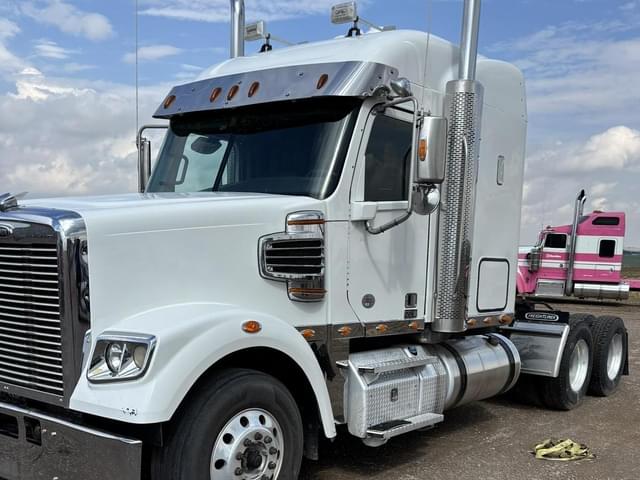 Image of Freightliner 122SD equipment image 1