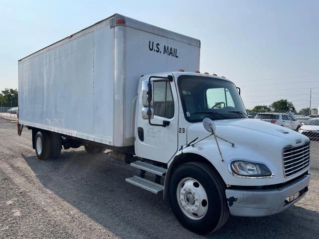 Image of Freightliner M2 106 equipment image 3