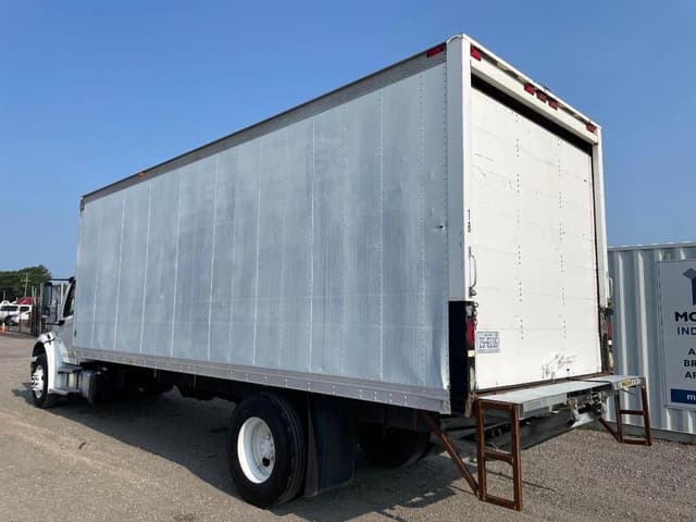 Image of Freightliner M2 106 equipment image 1