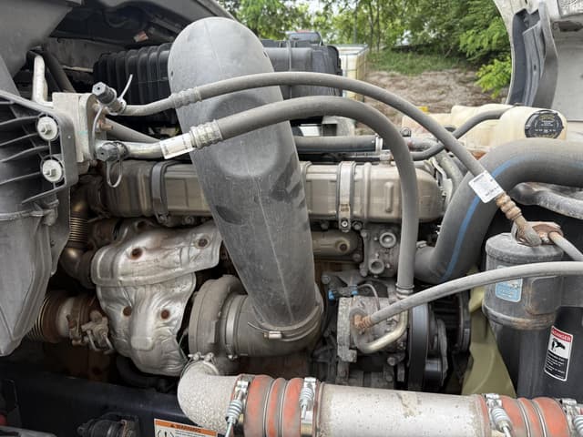Image of Freightliner Cascadia 116 equipment image 2