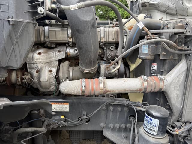 Image of Freightliner Cascadia 116 equipment image 1