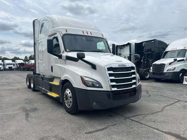 Image of Freightliner Cascadia 126 equipment image 2