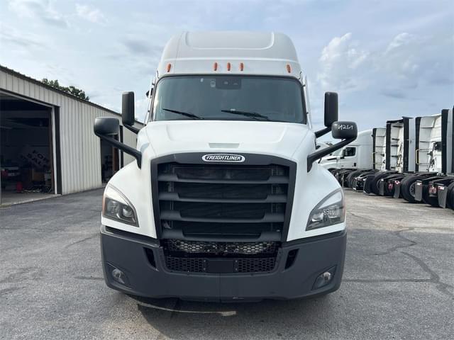 Image of Freightliner Cascadia 126 equipment image 1