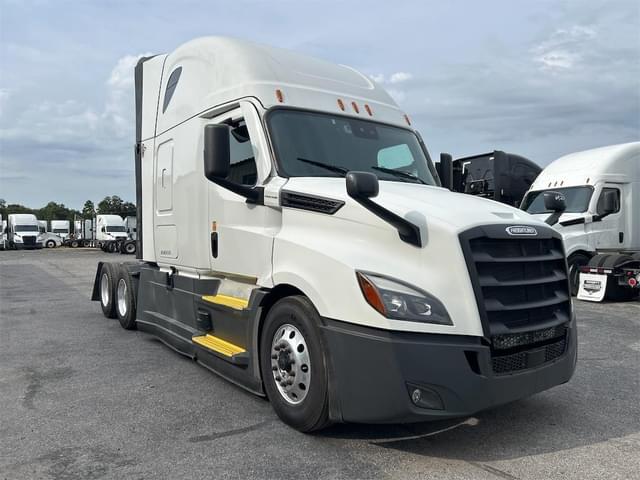 Image of Freightliner Cascadia 126 equipment image 2