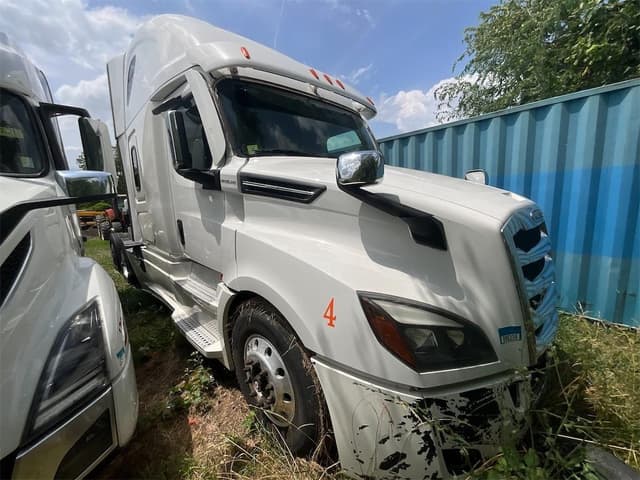 Image of Freightliner Cascadia 126 equipment image 4