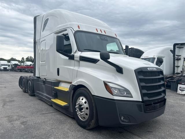 Image of Freightliner Cascadia 126 equipment image 2