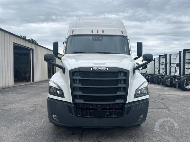 Image of Freightliner Cascadia 126 equipment image 1