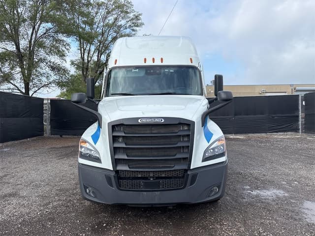 Image of Freightliner Cascadia 126 equipment image 1