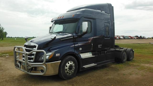 Image of Freightliner Cascadia 126 equipment image 2