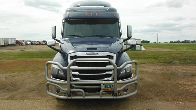 Image of Freightliner Cascadia 126 equipment image 1