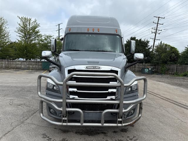 Image of Freightliner Cascadia 126 equipment image 1