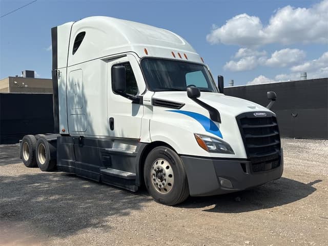 Image of Freightliner Cascadia 126 equipment image 2