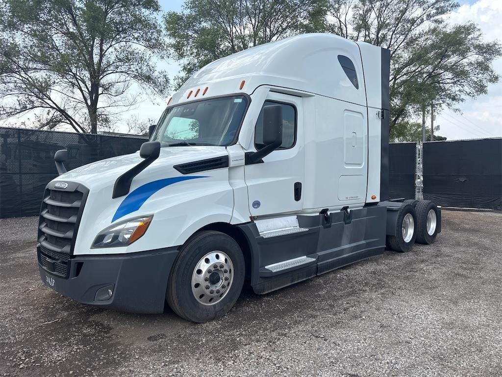 2021 Freightliner Cascadia 126 Equipment Image0