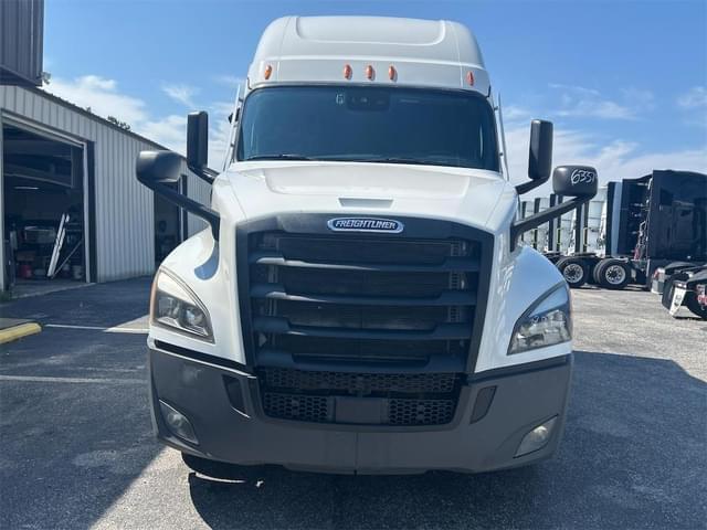 Image of Freightliner Cascadia 126 equipment image 1
