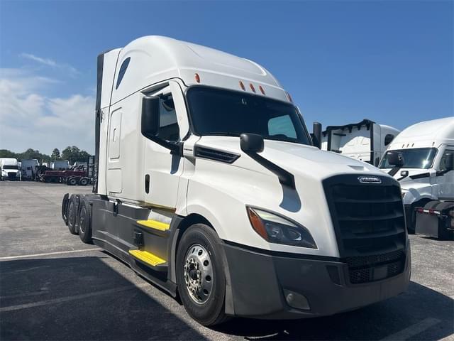 Image of Freightliner Cascadia 126 equipment image 2