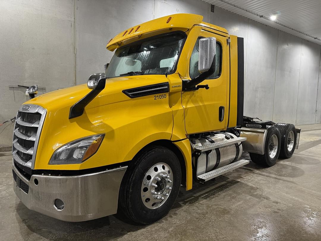 Image of Freightliner Cascadia 126 Primary image