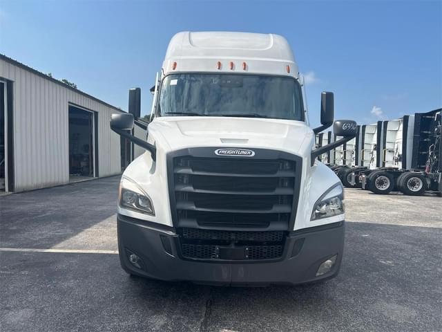Image of Freightliner Cascadia 126 equipment image 1