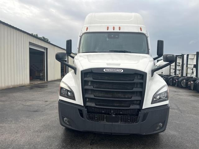 Image of Freightliner Cascadia 126 equipment image 1