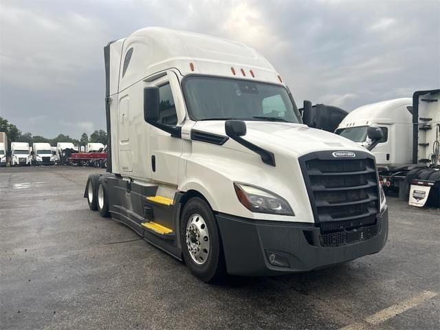 Image of Freightliner Cascadia 126 equipment image 2