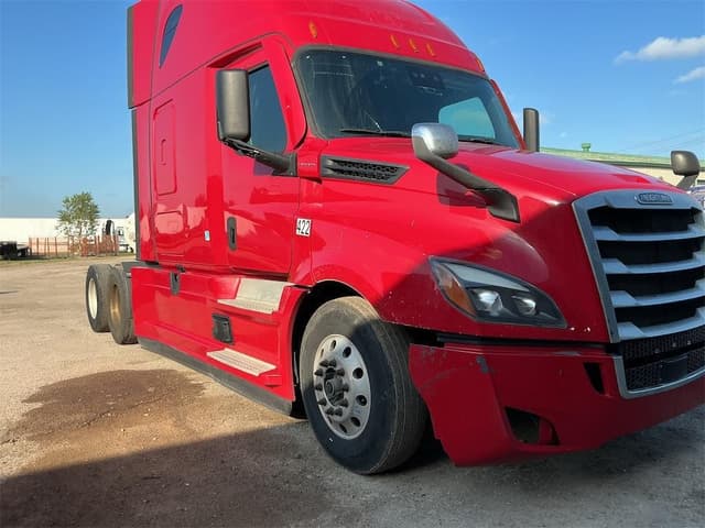 Image of Freightliner Cascadia 126 equipment image 2