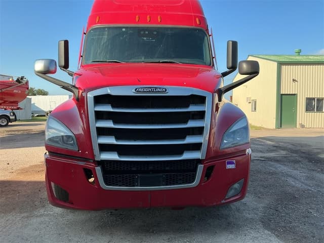 Image of Freightliner Cascadia 126 equipment image 1