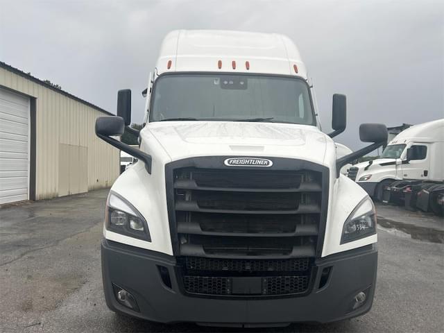 Image of Freightliner Cascadia 126 equipment image 1