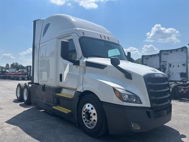 Image of Freightliner Cascadia 126 equipment image 2