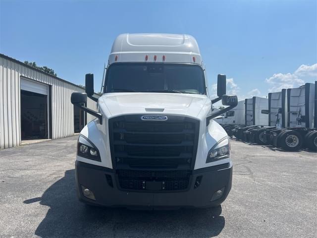 Image of Freightliner Cascadia 126 equipment image 1