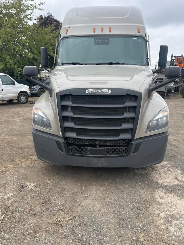 Image of Freightliner Cascadia 126 equipment image 1