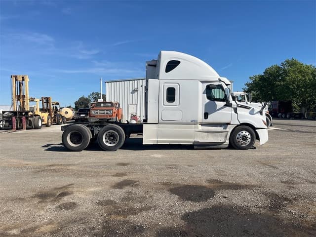 Image of Freightliner Cascadia 126 equipment image 1
