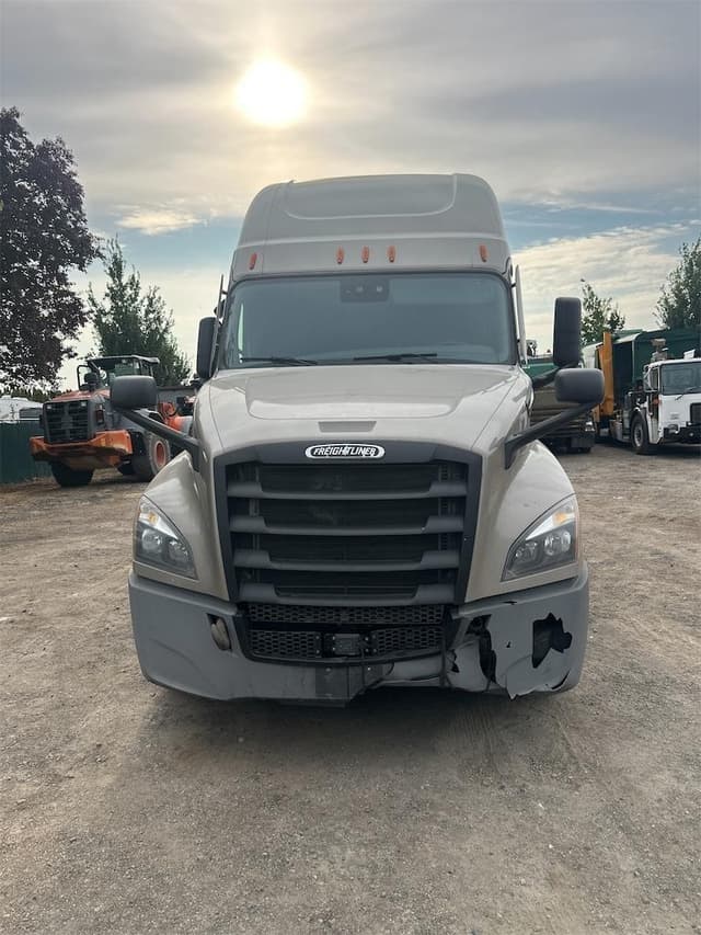 Image of Freightliner Cascadia 126 equipment image 1