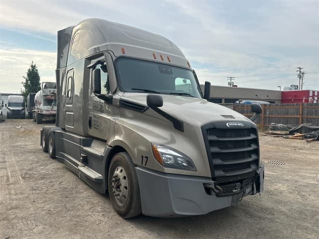 Image of Freightliner Cascadia 126 equipment image 2