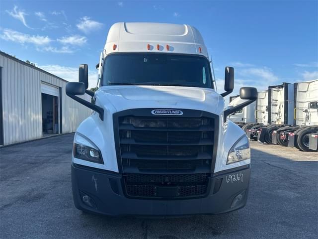 Image of Freightliner Cascadia 126 equipment image 1