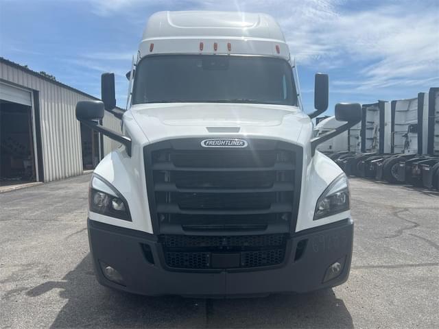 Image of Freightliner Cascadia 126 equipment image 1