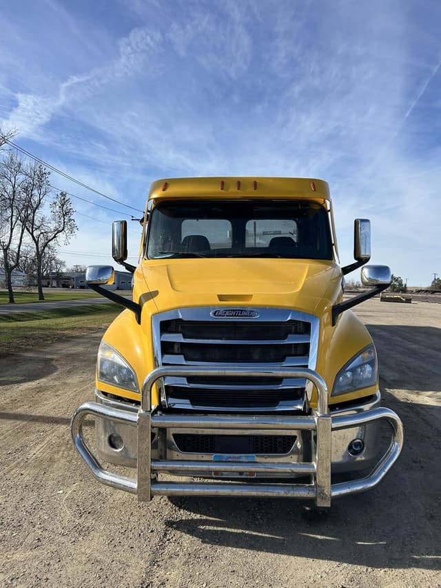 Image of Freightliner Cascadia 126 equipment image 1