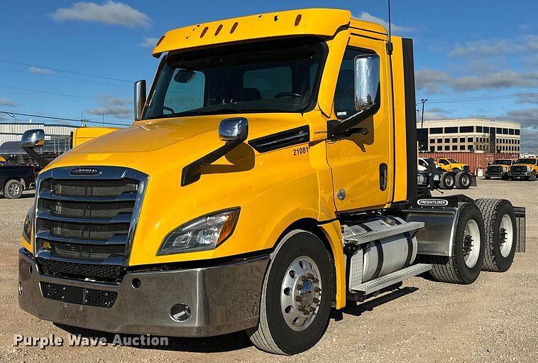 Image of Freightliner Cascadia 126 Primary image