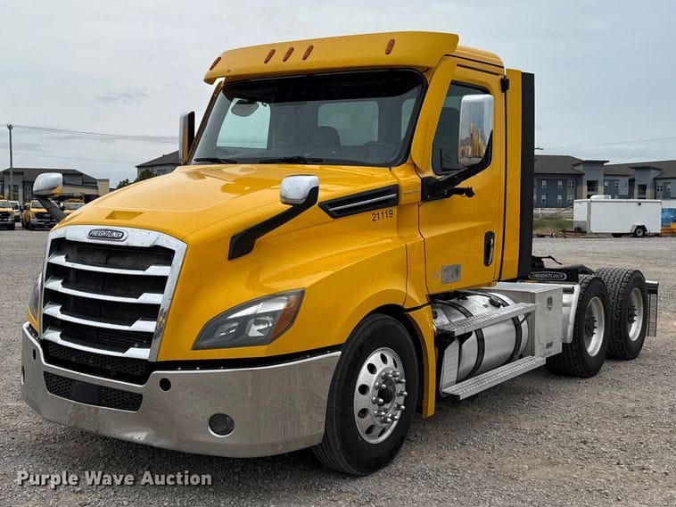 2021 Freightliner Cascadia 126 Equipment Image0