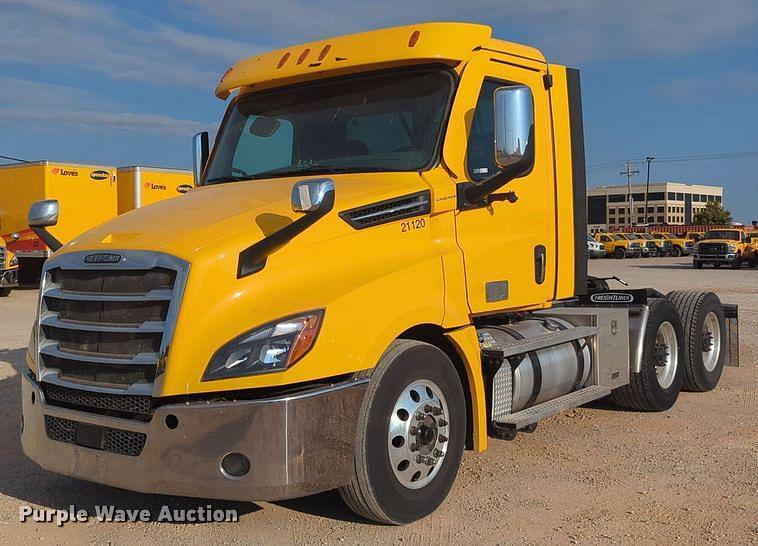 Image of Freightliner Cascadia 126 Primary image