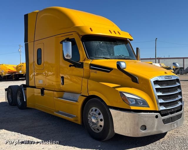 Image of Freightliner Cascadia 126 equipment image 2