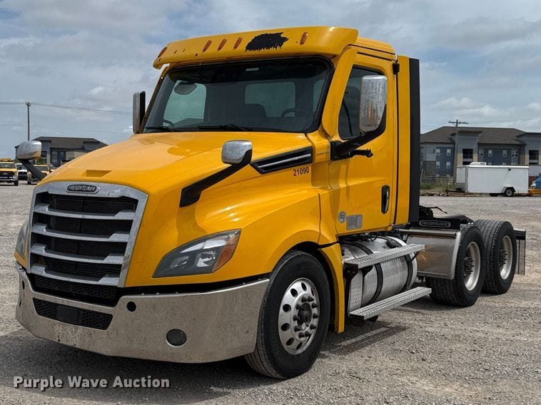 2021 Freightliner Cascadia 126 Equipment Image0
